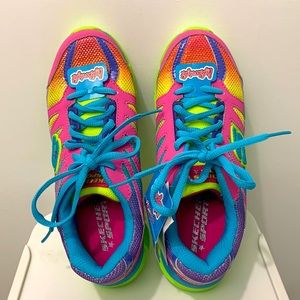New with tags Skechers lightweight girls size 3 sneakers
